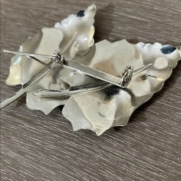 Artisan Silver Tone Leaf Brooch - Picture 3 of 6